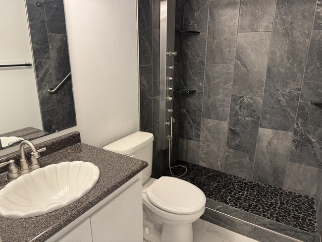 Building Photo - 36 Country Walk Dr