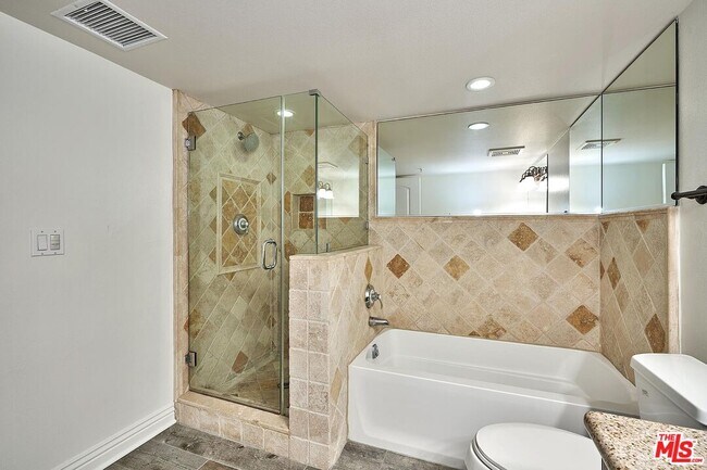 Building Photo - 4822 Elmwood Ave