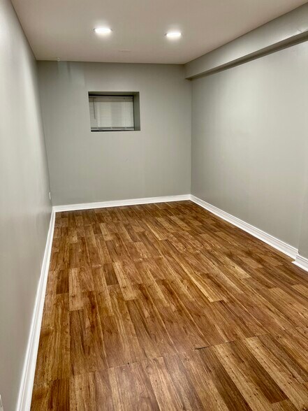 Building Photo - 1833 N Sawyer Ave