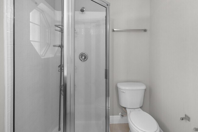 Building Photo - 173 SW Ray Ave