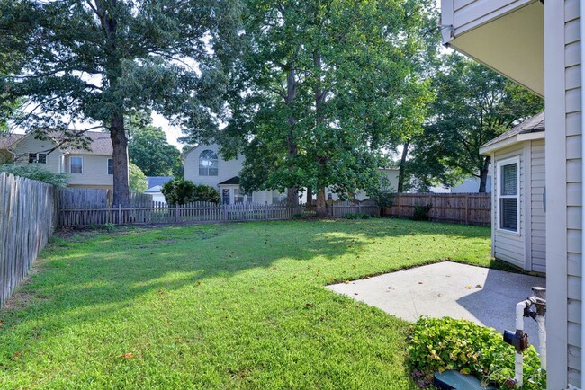 Building Photo - Well Maintained Coventry Home