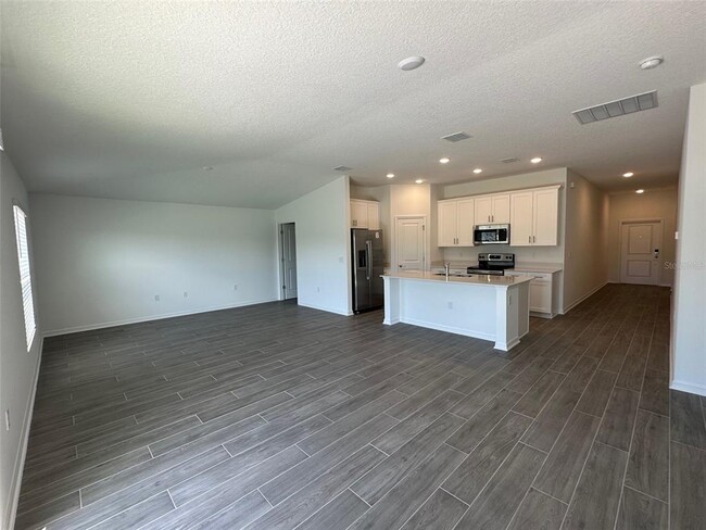 Building Photo - 426 Three Oaks Dr
