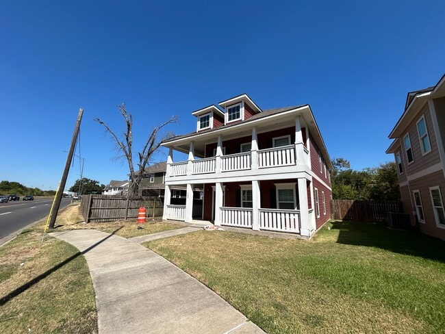 Building Photo - 703 Wellborn Rd