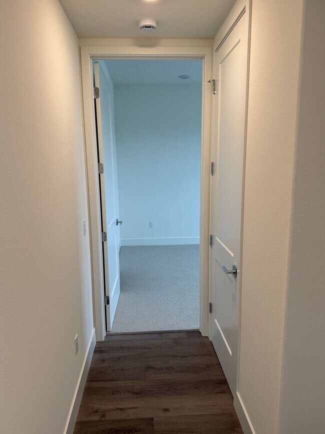 Building Photo - $4,800 / 3 BR – LUXURY TOP-FLOOR UNIT IN WARM SPRINGS WITH RESORT-STYLE AMENITIES