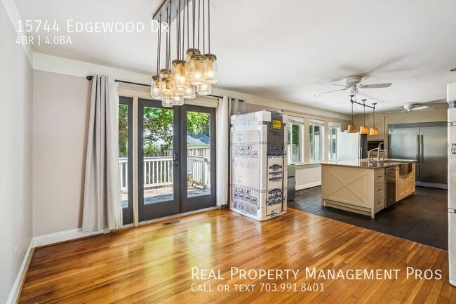 Building Photo - 15744 Edgewood Dr