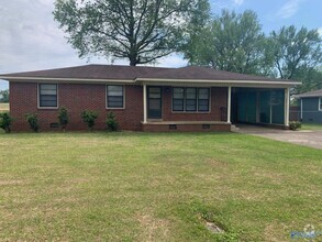 Building Photo - 902 Hereford Dr