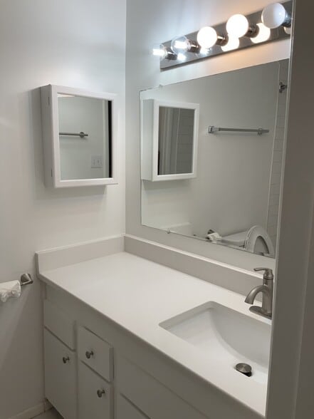Building Photo - 1001 Woodland Vlg