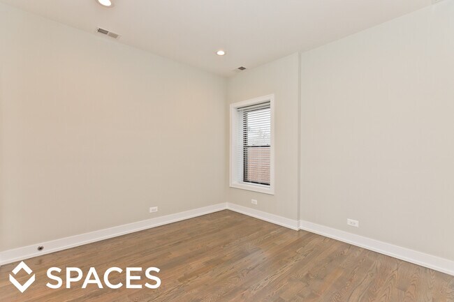 Building Photo - 849 W Lill Ave