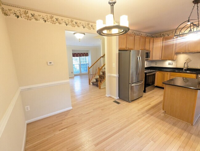 Building Photo - Townhouse in Spring Ridge community - OAKDALE school district - available before the holidays!