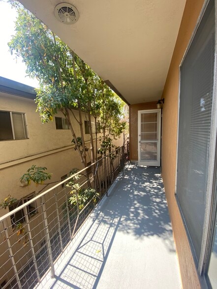 Private deck - 3833 Maybelle Ave