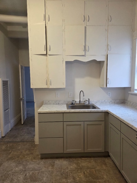 Building Photo - 157 N Estelle St