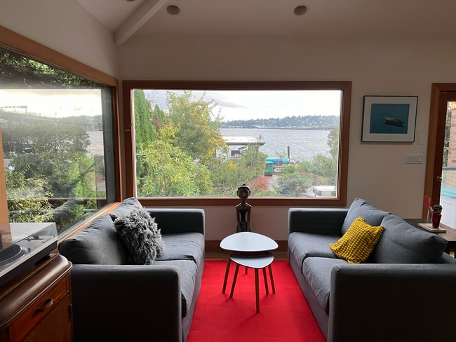 Living room - 1304 Lakeside Ave S