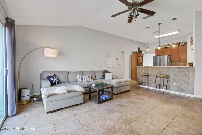 Building Photo - 1453 Lindseys Xing Dr