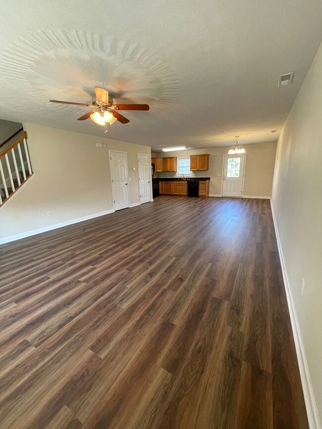 Building Photo - 3 Bedroom, 2.5 Bath Townhouse for Rent