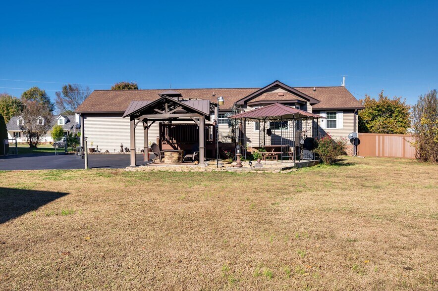 Building Photo - 808 Water View Ter