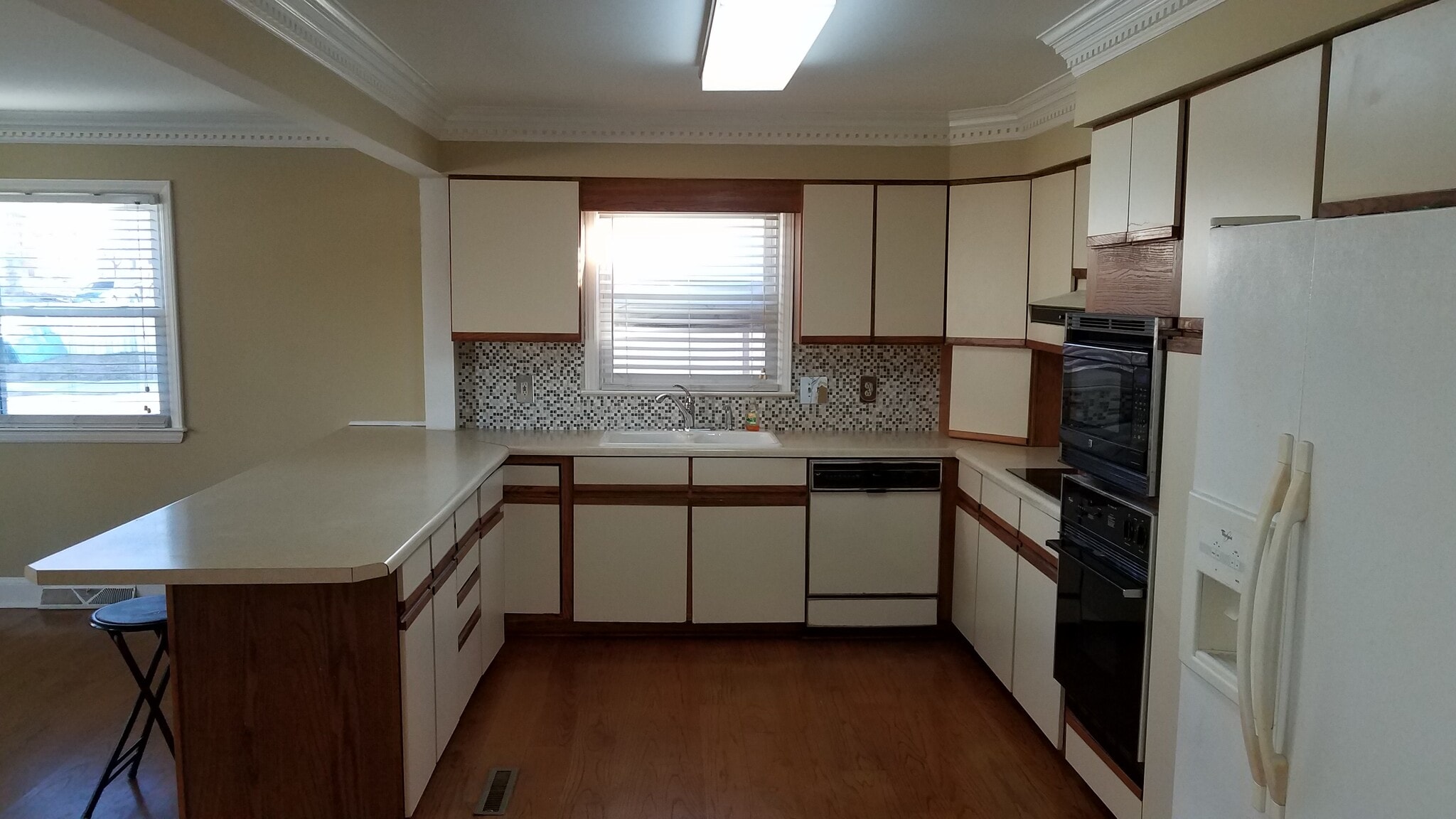 Building Photo - 2512 Burgundy Dr