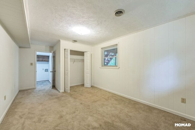 Building Photo - Spacious 4BR House in Asheville