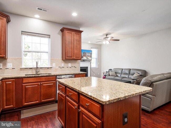 Building Photo - 7812 Sunhaven Way