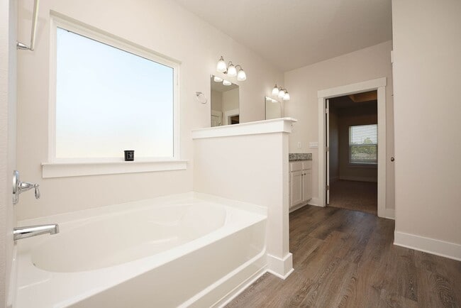 Building Photo - Spacious 5-Bedroom Home in Desirable Crest...