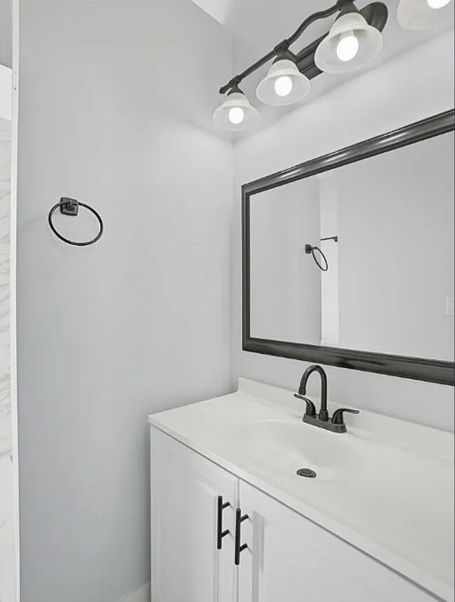 Building Photo - 1531 Chapel St