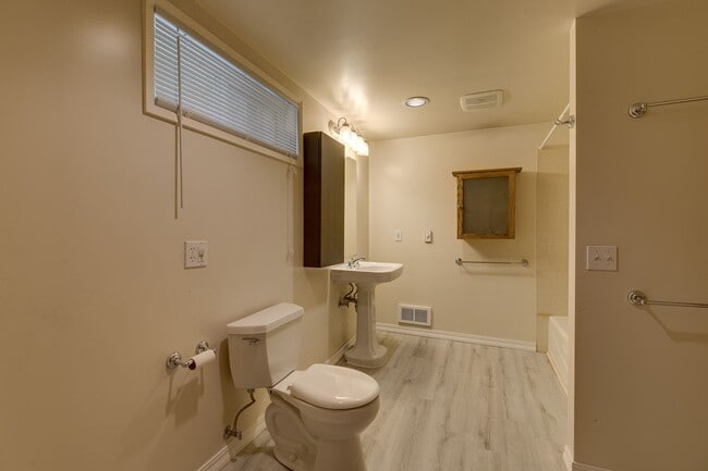 Building Photo - Seattle Home with HUGE yard in a Great Nei...