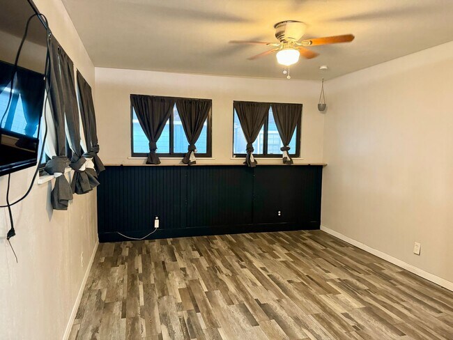 Building Photo - Gorgeous 3/2 Home Available for Lease!