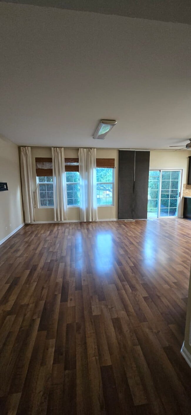 Building Photo - 2986 Peachtree Cir