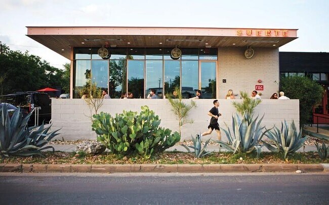 Building Photo - 1800 E 4th St
