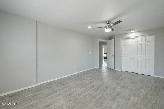 Building Photo - 6326 W El Cortez Pl