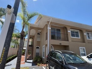 Building Photo - MOVE IN READY! 3 Bedroom, 2 Bath Condo w/ Balcony For Rent