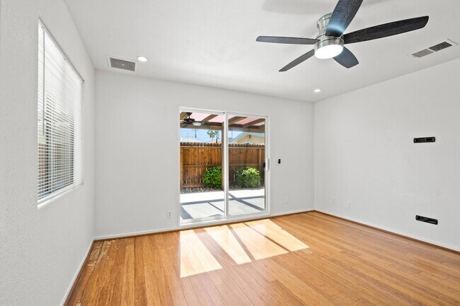 Building Photo - 73425 San Nicholas Ave