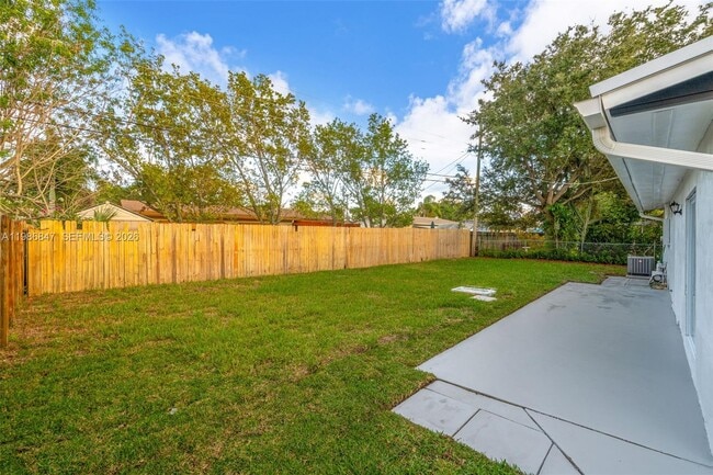 Building Photo - 3180 NE 10th Terrace