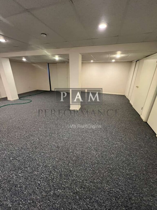 Building Photo - 8862 N Malibu Dr