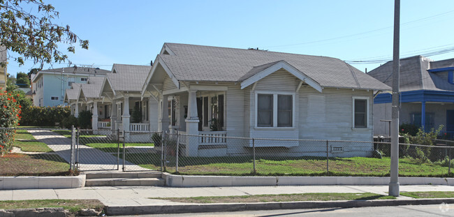 Building Photo - 2424-2428 Eastlake Ave