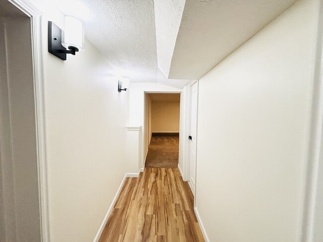 Building Photo - 867 Browning Ave