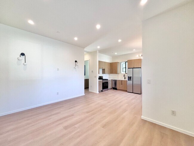 Building Photo - 17852 Saticoy St