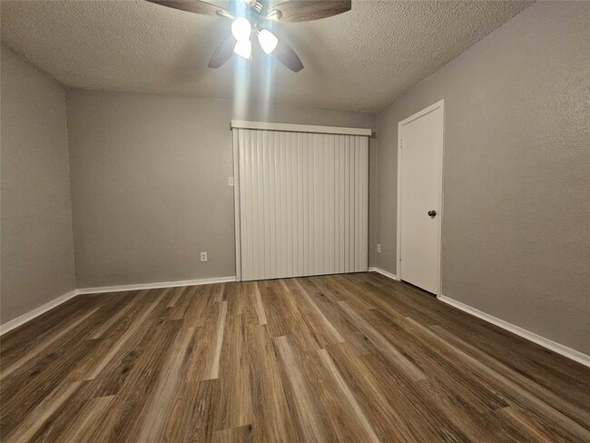 Building Photo - 6715 Sandshof Dr