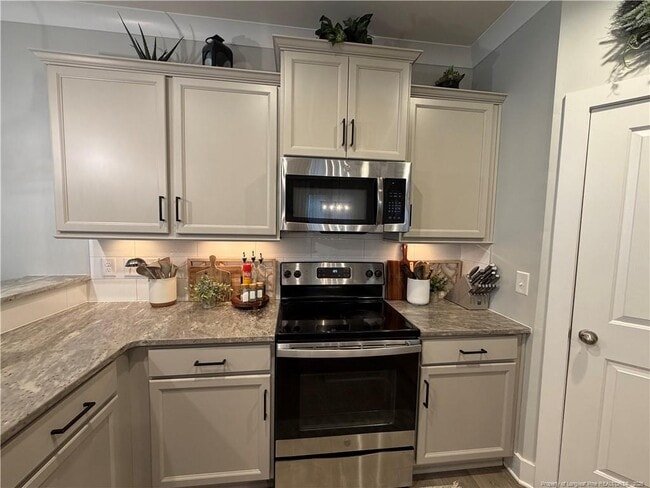 Building Photo - 68 Spruce Holw Cir