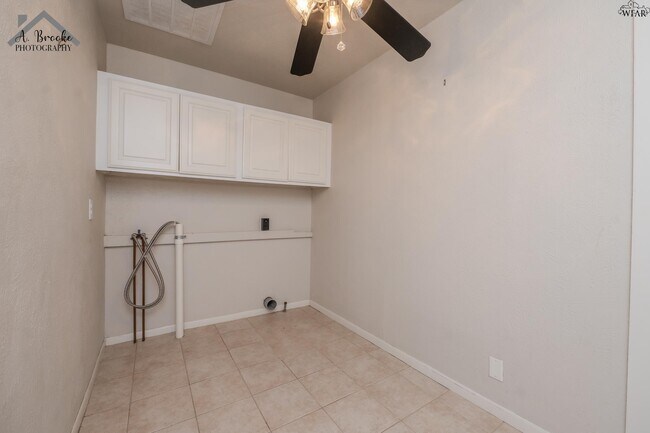 Building Photo - 2003 Arthur St