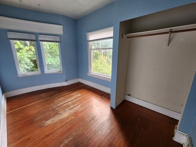 Building Photo - Spacious Units Across from WWU