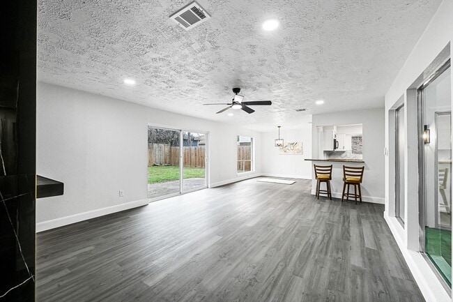 Building Photo - 7115 Foxway Ln