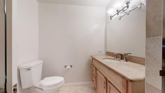 Building Photo - 503 Avenue G - C