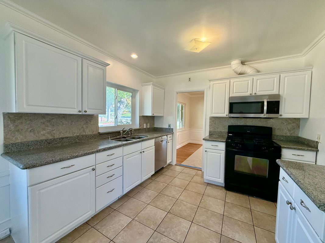 Building Photo - 1369 Norton Ave