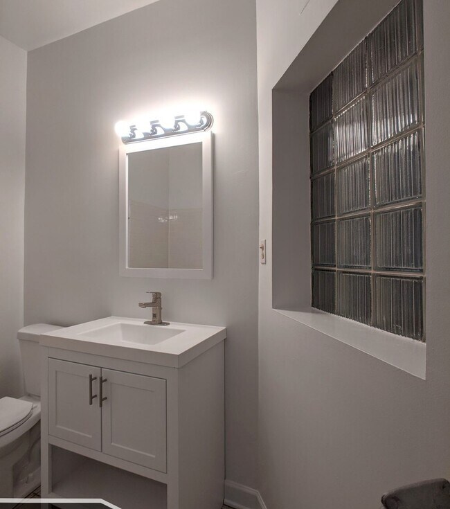 Building Photo - 2453 N Spaulding Ave