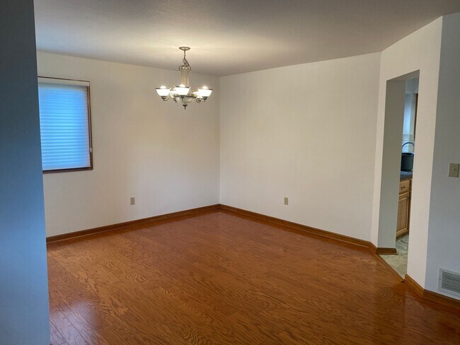Building Photo - Desirable Westlake 4 Bedroom with Finished Basement, RV Parking & Mountain Views