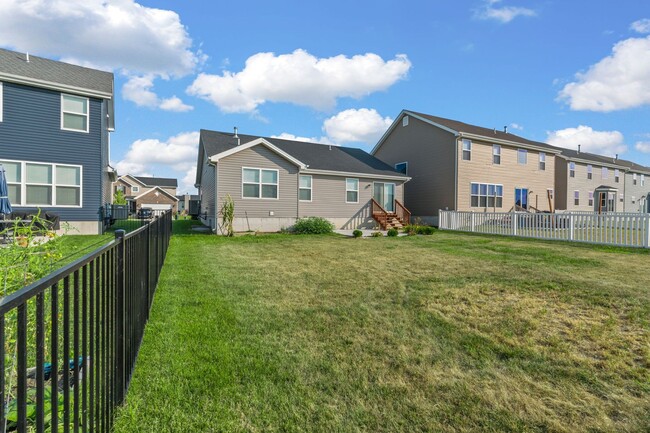 Building Photo - Charming 3-Bedroom Home