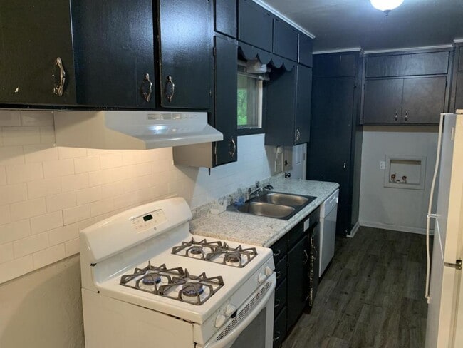 Building Photo - 1202 E 4th Ave