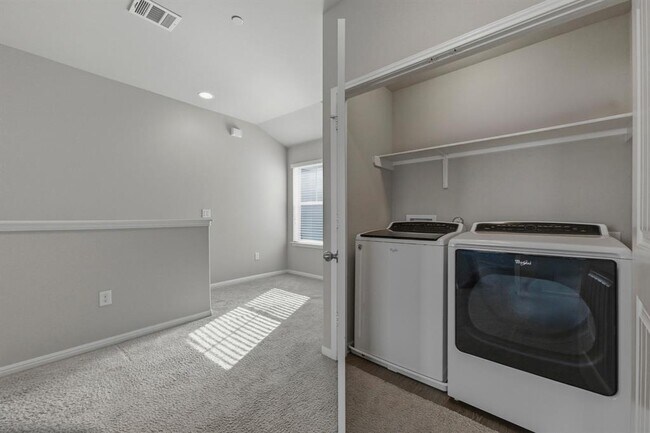 Building Photo - 516 E Slaughter Ln