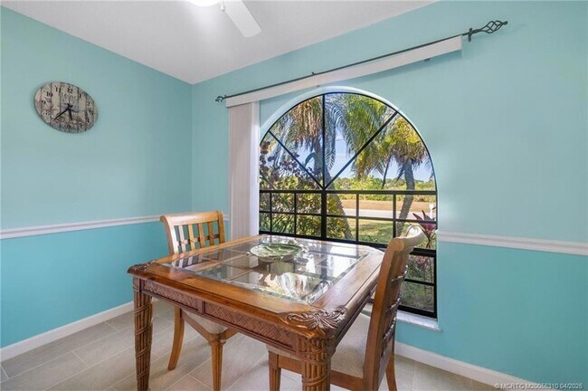 Building Photo - 2542 SW Kensington St