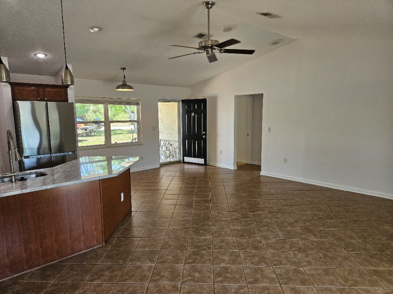 Building Photo - 5179 Montford Cir